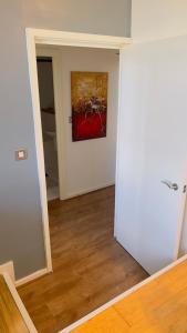 an empty room with a painting on the wall at Charming 1-Bedroom Apartment in Woolwich in Woolwich