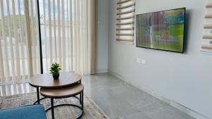TV a/nebo společenská místnost v ubytování Blissful Villa