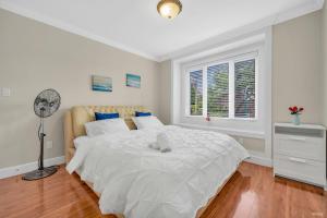 Katil atau katil-katil dalam bilik di Luxurious Getaway in Vancouver-Private room with attached bathroom
