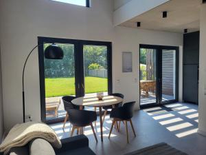 a living room with a table and chairs and a window at Ferienhaus Schlossterrassen 4b in Pouch