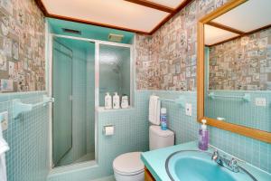 Ванная комната в Cocoa Beach House on Banana River Walk to Ocean!