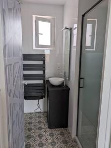 Koupelna v ubytování "Le Royan" appartement proche gare et plage