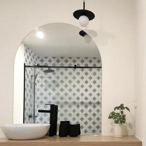 a bathroom with a sink and a mirror at Casa da Milheira - Agroturismo in Oliveira de Azemeis
