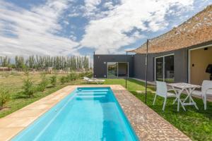 a swimming pool in the backyard of a house at Casa en chacras de coria in Mendoza