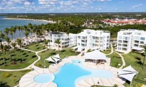 an aerial view of a resort with a swimming pool at Apartamento en Playa Nueva Romana in La Romana