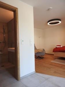 a room with a bathroom with a shower and a bed at Einzel- Monteurzimmer barrierfrei in Forchtenberg