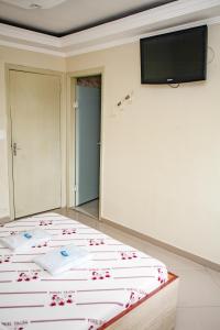 TV a/nebo společenská místnost v ubytování Hotel Tenda Jaçanã