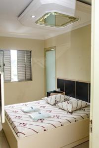 Postel nebo postele na pokoji v ubytování Hotel Tenda Jaçanã