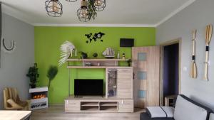 TV a/nebo společenská místnost v ubytování Stylowy apartament w Gdyni z bezpłatnym parkingiem i niedaleko plaży