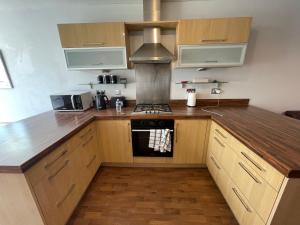 5 Bedroom Modern home tesisinde mutfak veya mini mutfak