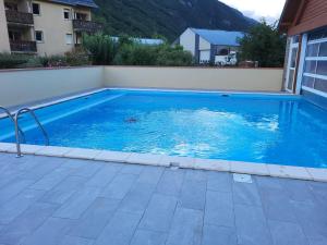 Bazén v ubytovaní Appartement T3 5 Pers Domaine Les PIC D'ARAN alebo v jeho blízkosti