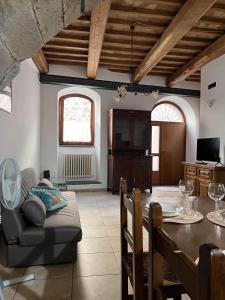 a living room with a table and a couch at casa centro storico in Montefiascone +12 photos
