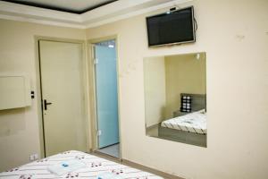 Postel nebo postele na pokoji v ubytování Hotel Tenda Jaçanã
