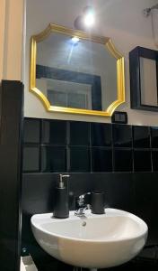 Vannituba majutusasutuses "CITY CENTER 10Stars"- Casetta Matteotti- Feel like HOME