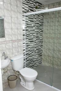 Koupelna v ubytování Hotel Tenda Jaçanã + 37 fotografií