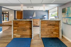 an office lobby with wooden doors and blue mats at The Harborview, Ascend Hotel Collection in Port Washington
