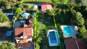 an aerial view of a house with a yard at Casa de campo para 10 personas in Ibagué