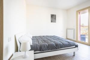 Ένα ή περισσότερα κρεβάτια σε δωμάτιο στο Urban Retreat -private parking+terrace