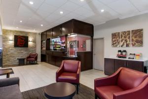 a waiting room with two chairs and a bar at Red Roof Inn Baltimore in Baltimore