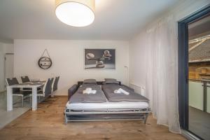 Posteľ alebo postele v izbe v ubytovaní Grace Pine Apartment 2