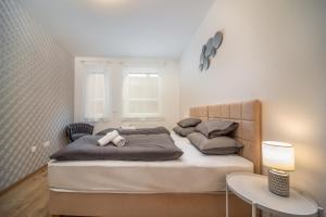 Posteľ alebo postele v izbe v ubytovaní Grace Pine Apartment 2