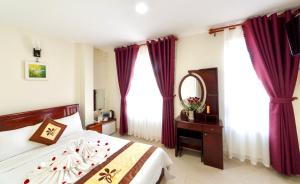 Postel nebo postele na pokoji v ubytování An Phu Hotel Da Lat