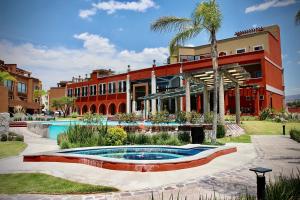 a building with a swimming pool in front of a building at "San Miguelito" El oasis urbano que necesitas para descansar! pool, gym, tenis in San Miguel de Allende