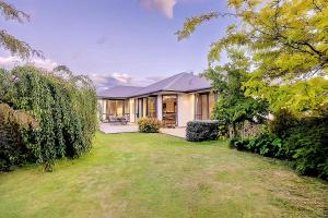 Κήπος έξω από το Wanaka Holiday Home
