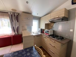 Fotografia z galérie ubytovania Mobile Home Confort à 20m de la Plage avec Parking - 4 Pers., Camping Cadoret, Fouras - FR-1-709-53 v destinácii Fouras
