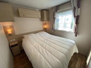 Fotografia z galérie ubytovania Mobile Home Confort à 20m de la Plage avec Parking - 4 Pers., Camping Cadoret, Fouras - FR-1-709-53 v destinácii Fouras