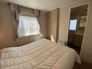 Fotografia z galérie ubytovania Mobile Home Confort à 20m de la Plage avec Parking - 4 Pers., Camping Cadoret, Fouras - FR-1-709-53 v destinácii Fouras