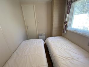 Fotografia z galérie ubytovania Mobile Home Confort à 20m de la Plage avec Parking - 4 Pers., Camping Cadoret, Fouras - FR-1-709-53 v destinácii Fouras