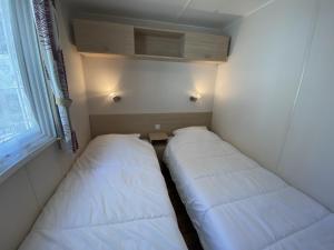 Fotografia z galérie ubytovania Mobile Home Confort à 20m de la Plage avec Parking - 4 Pers., Camping Cadoret, Fouras - FR-1-709-53 v destinácii Fouras