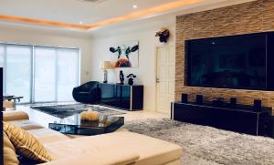 Fotografie z fotogalerie ubytování Pattaya Jomtien large pool 6 bed 5 bath villa v destinaci Jomtien pláž
