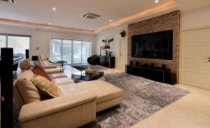 Fotografie z fotogalerie ubytování Pattaya Jomtien large pool 6 bed 5 bath villa v destinaci Jomtien pláž