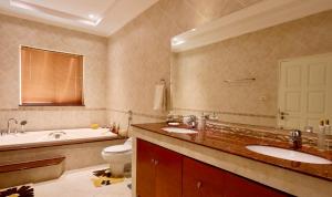Fotografie z fotogalerie ubytování Pattaya Jomtien large pool 6 bed 5 bath villa v destinaci Jomtien pláž