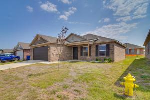 um hidrante amarelo em frente a uma casa em Charming Arkansas Getaway - Walk to Downtown! em Fort Smith