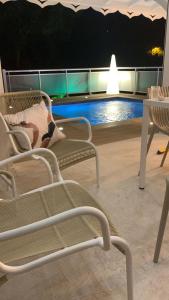 Piscina di Les Appart villa Sunbay Caraibes avec piscine privative vue mer et montagne o nelle vicinanze