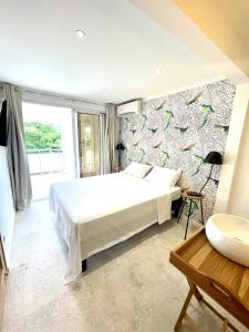 Letto o letti in una camera di Les Appart villa Sunbay Caraibes avec piscine privative vue mer et montagne