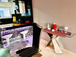 a cat sitting on a table in a kitchen at Departamento La Terraza in Cusco