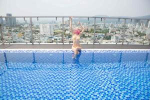 Piscina di Calix Hotel Da Nang Beach o nelle vicinanze