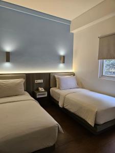 Tempat tidur dalam kamar di Amaris Hotel Cihampelas