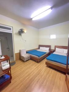 Postel nebo postele na pokoji v ubytování Hân Hoan Hotel