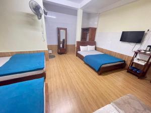 Postel nebo postele na pokoji v ubytování Hân Hoan Hotel