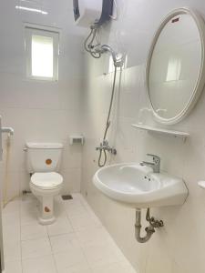 Koupelna v ubytování Hân Hoan Hotel