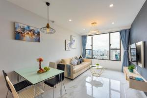 Et tv og/eller underholdning på Chau Apartments - Infinity pool- Ben Thanh