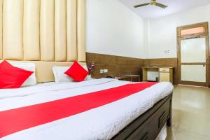 Postel nebo postele na pokoji v ubytování Hotel O Prem Chunaria + 35 fotografií