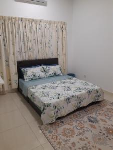 Ένα ή περισσότερα κρεβάτια σε δωμάτιο στο Gallery@U12Homestay +7 φωτογραφίες