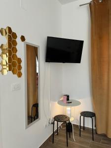 a room with a mirror and a table and two stools at LITTLE GARDEN - self CHECK IN in Osijek
