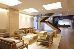 HOTEL MYSTAYS Kumamoto Riverside的休息区